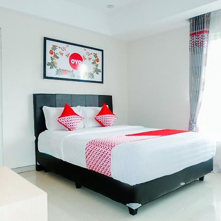 Oyo 696 Hasanah Guest House Syariah De Saphire Μαλάνγκ Εξωτερικό φωτογραφία