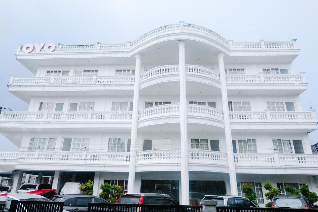 Oyo 696 Hasanah Guest House Syariah De Saphire Μαλάνγκ Εξωτερικό φωτογραφία
