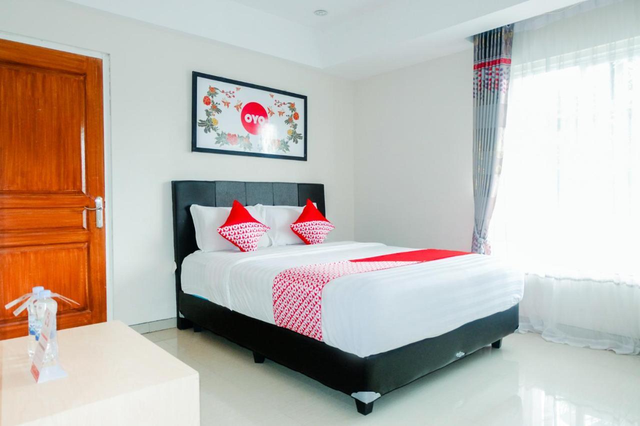 Oyo 696 Hasanah Guest House Syariah De Saphire Μαλάνγκ Εξωτερικό φωτογραφία