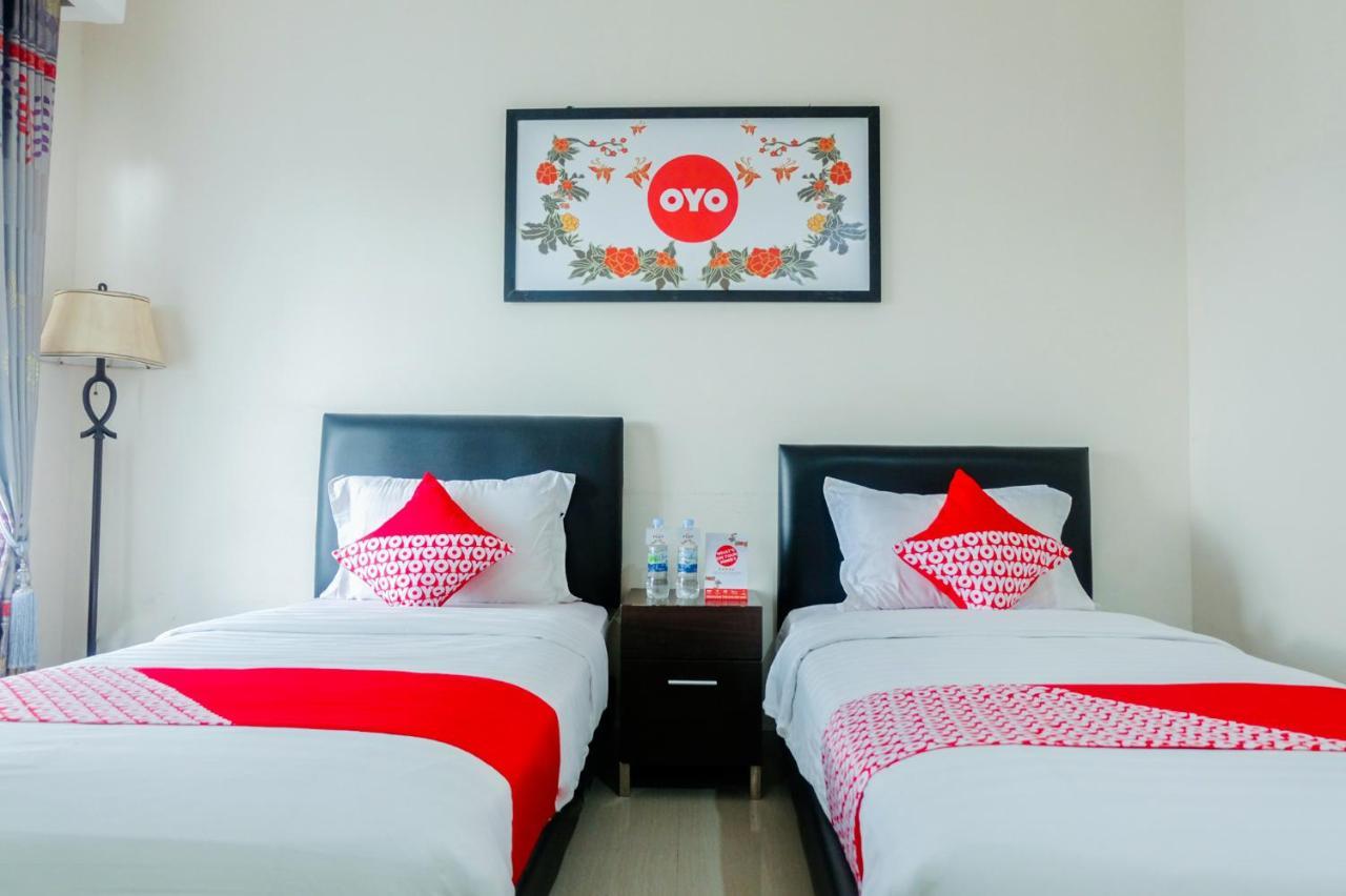Oyo 696 Hasanah Guest House Syariah De Saphire Μαλάνγκ Εξωτερικό φωτογραφία