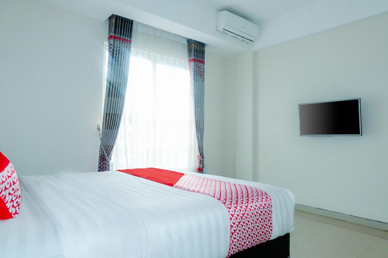 Oyo 696 Hasanah Guest House Syariah De Saphire Μαλάνγκ Εξωτερικό φωτογραφία