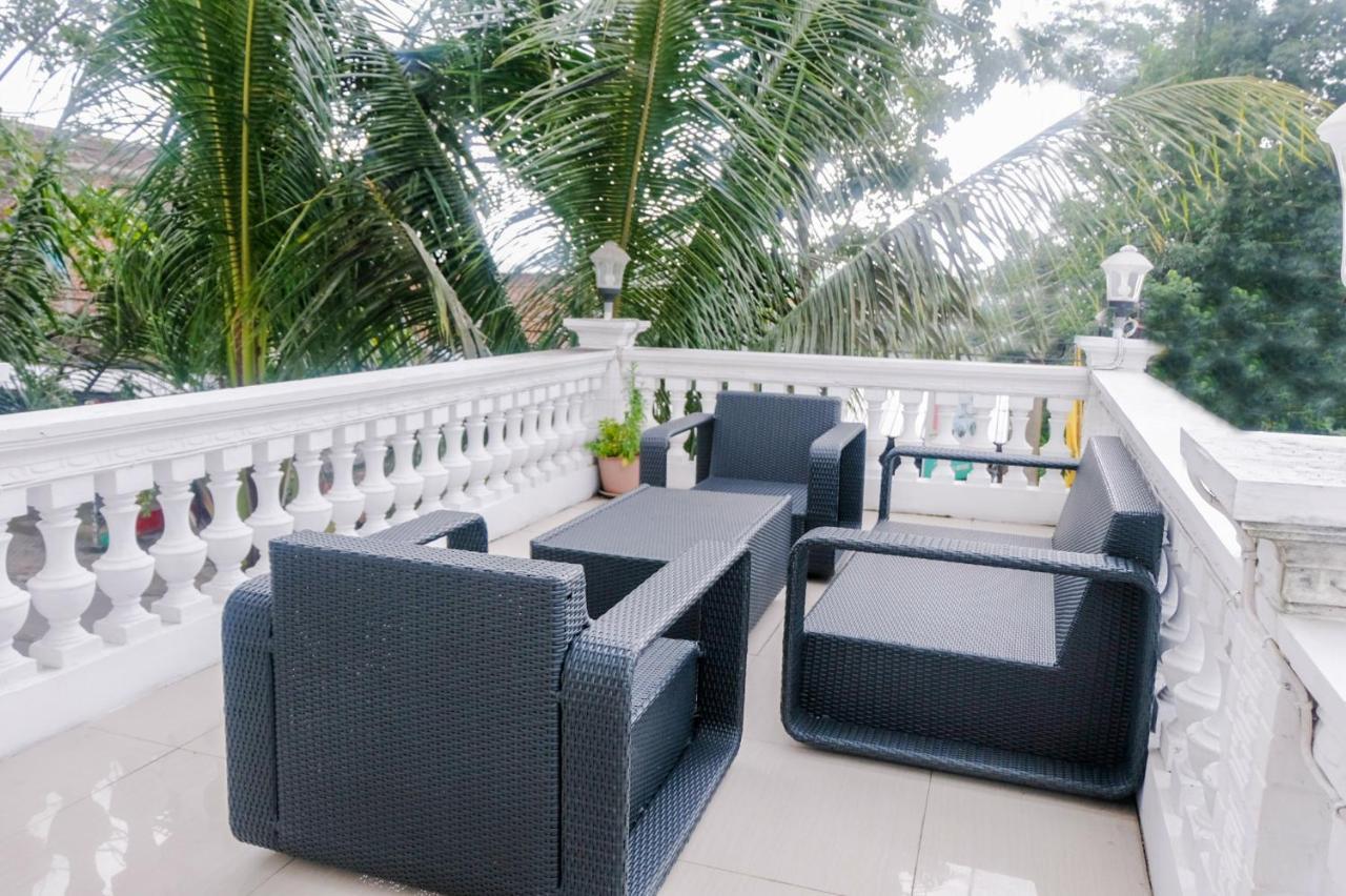 Oyo 696 Hasanah Guest House Syariah De Saphire Μαλάνγκ Εξωτερικό φωτογραφία