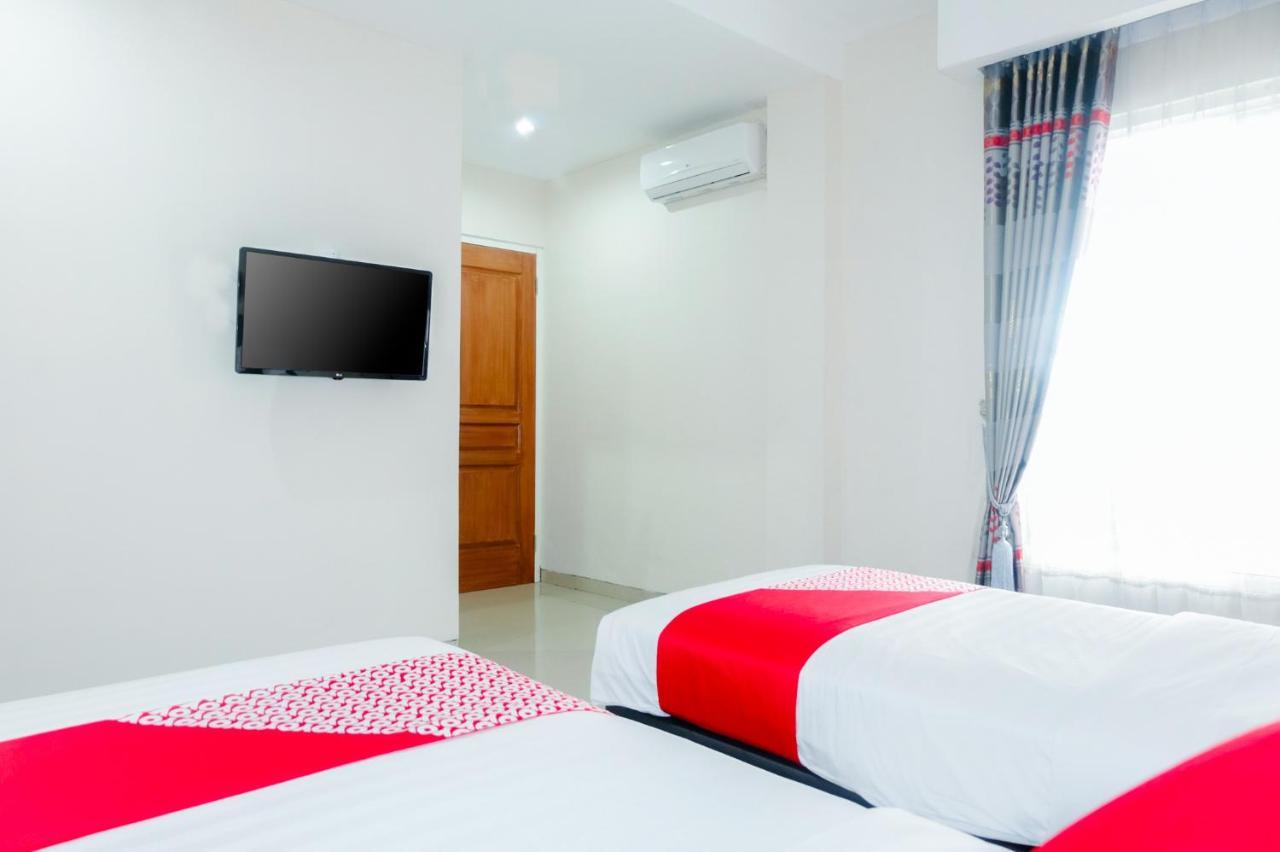 Oyo 696 Hasanah Guest House Syariah De Saphire Μαλάνγκ Εξωτερικό φωτογραφία