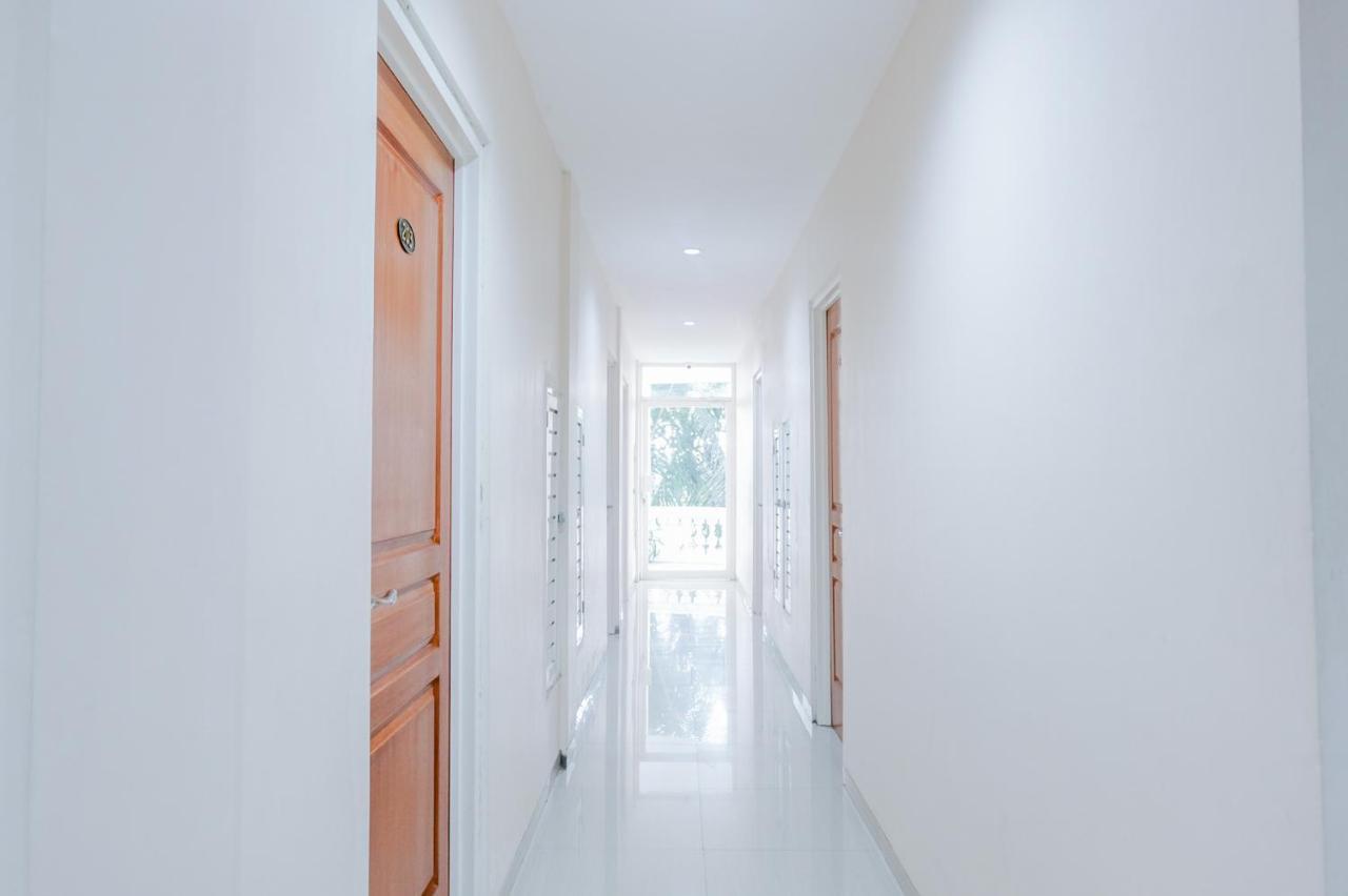 Oyo 696 Hasanah Guest House Syariah De Saphire Μαλάνγκ Εξωτερικό φωτογραφία
