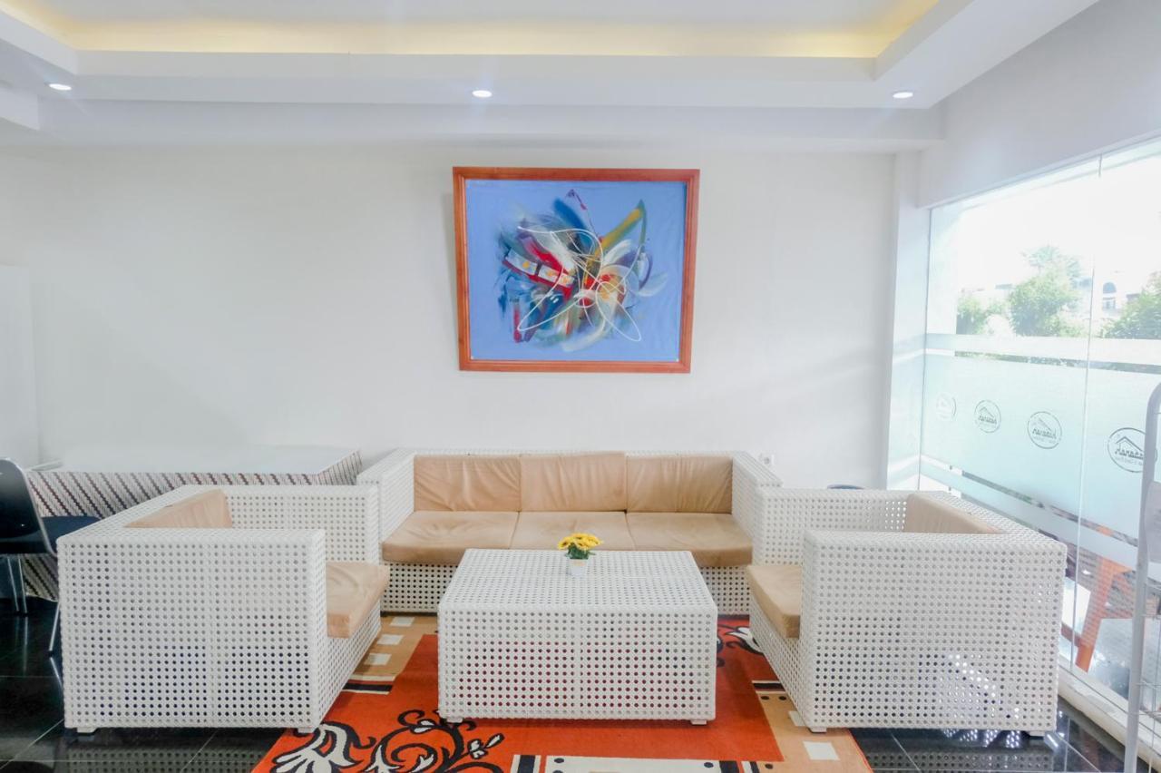 Oyo 696 Hasanah Guest House Syariah De Saphire Μαλάνγκ Εξωτερικό φωτογραφία