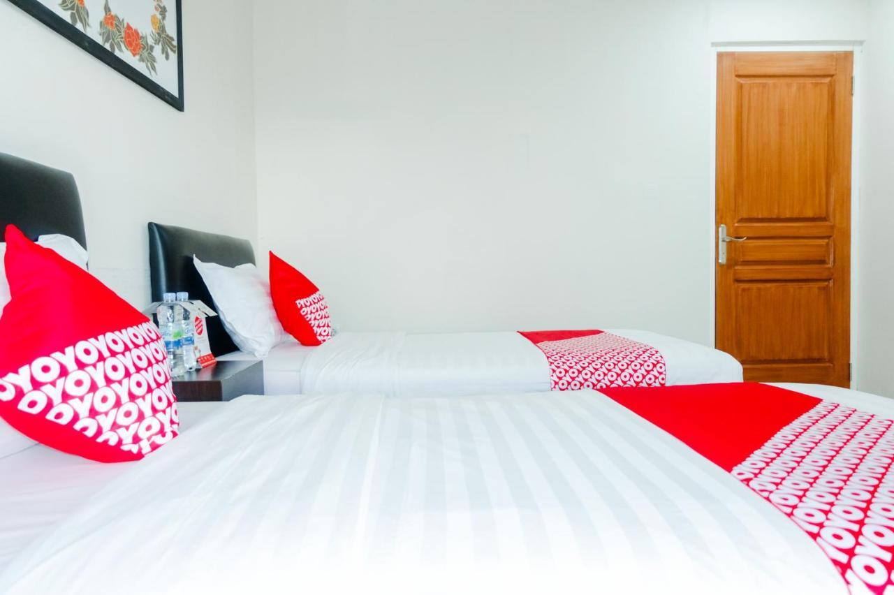 Oyo 696 Hasanah Guest House Syariah De Saphire Μαλάνγκ Εξωτερικό φωτογραφία