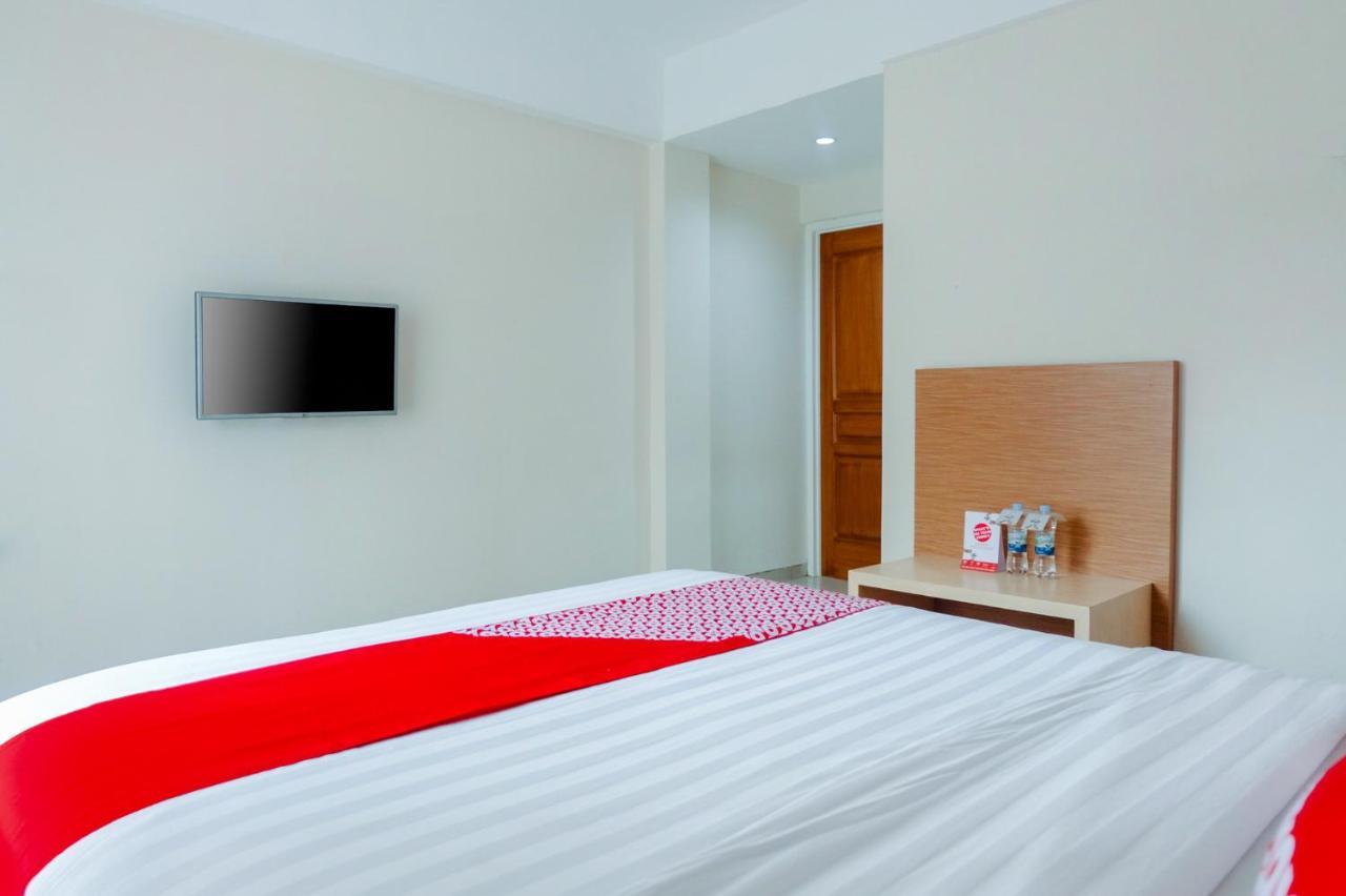 Oyo 696 Hasanah Guest House Syariah De Saphire Μαλάνγκ Εξωτερικό φωτογραφία