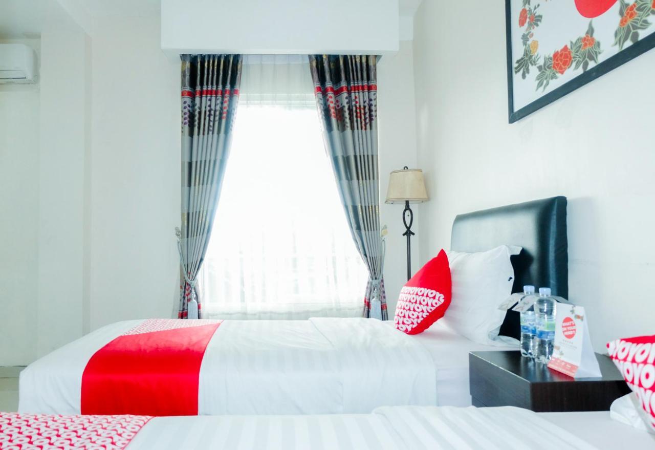 Oyo 696 Hasanah Guest House Syariah De Saphire Μαλάνγκ Εξωτερικό φωτογραφία