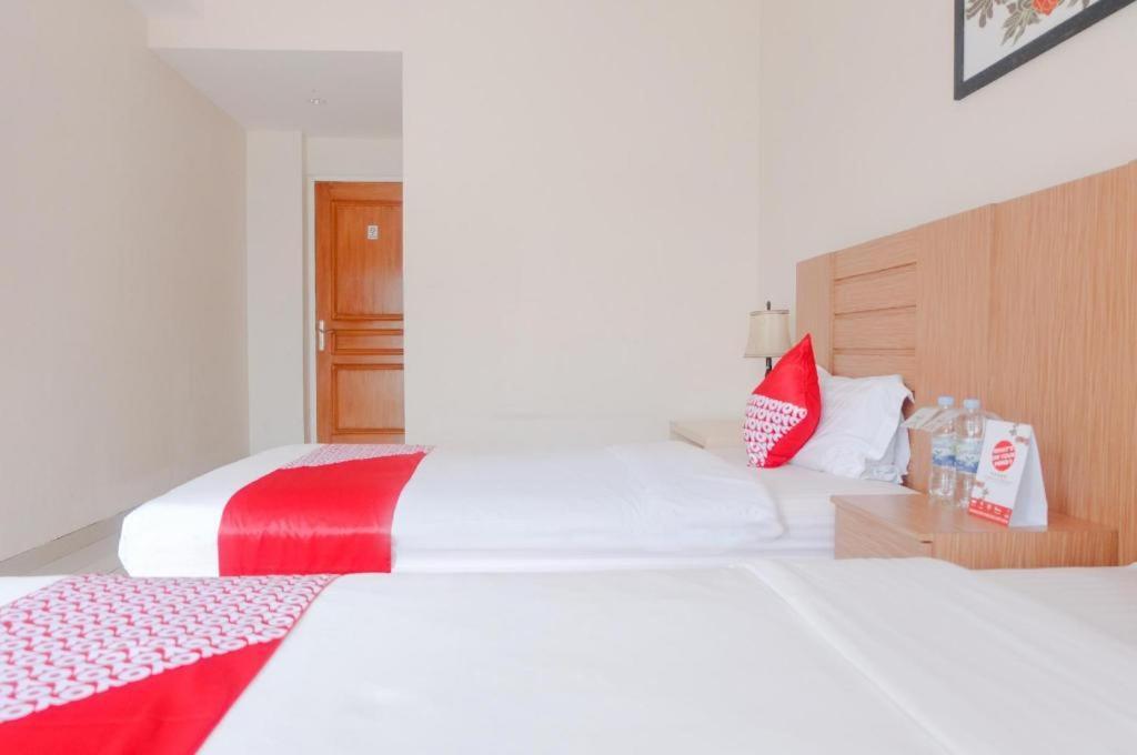 Oyo 696 Hasanah Guest House Syariah De Saphire Μαλάνγκ Εξωτερικό φωτογραφία