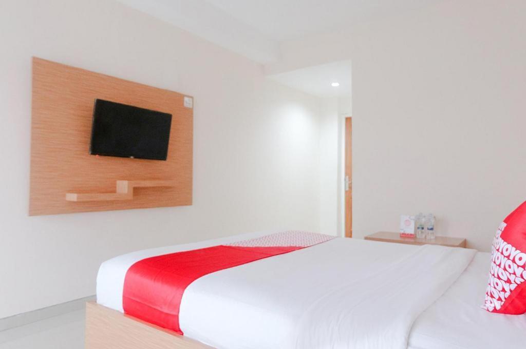 Oyo 696 Hasanah Guest House Syariah De Saphire Μαλάνγκ Εξωτερικό φωτογραφία