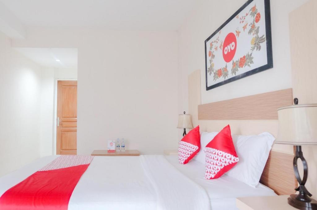 Oyo 696 Hasanah Guest House Syariah De Saphire Μαλάνγκ Εξωτερικό φωτογραφία