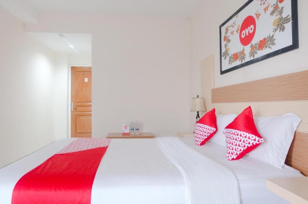 Oyo 696 Hasanah Guest House Syariah De Saphire Μαλάνγκ Εξωτερικό φωτογραφία