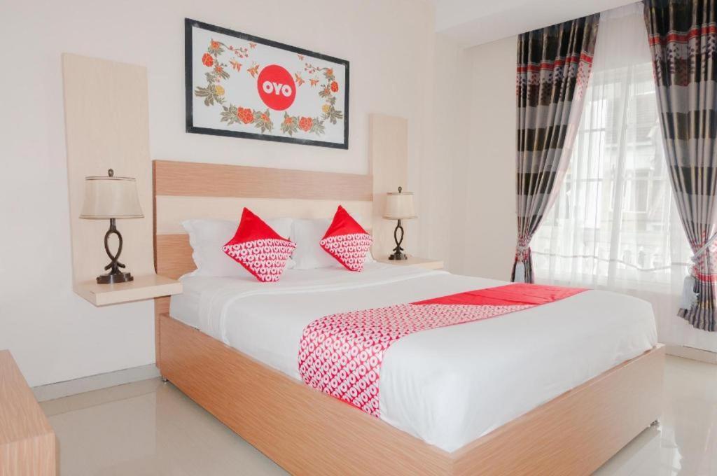 Oyo 696 Hasanah Guest House Syariah De Saphire Μαλάνγκ Εξωτερικό φωτογραφία