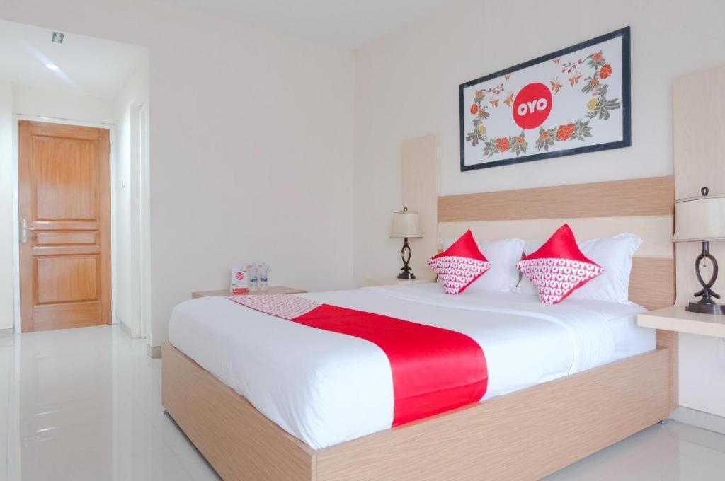 Oyo 696 Hasanah Guest House Syariah De Saphire Μαλάνγκ Εξωτερικό φωτογραφία